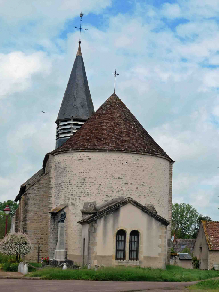 Le chevet de l'église - Pazy