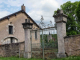 l'église vue du portail d'une maison