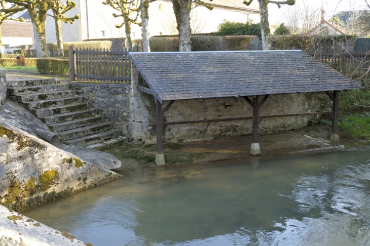 Lavoir sur la Nièvre d'Arzembouy - Prémery