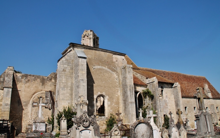 Ruines de l'Abbatiale St Laurent - Saint-Laurent-l'Abbaye