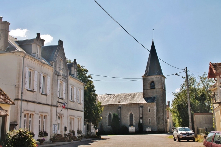 La Mairie et l'église St Malo - Saint-Malo-en-Donziois