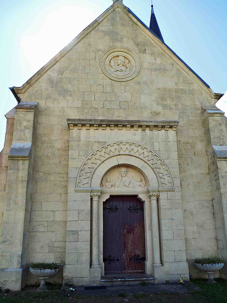 L'entrée de l'église - Saint-Maurice