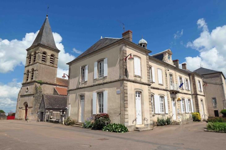 L'église et la mairie - Saint-Révérien