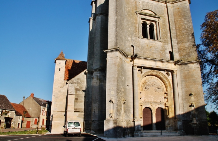 La Tour Carrée de l'église Saint-Martin - Suilly-la-Tour