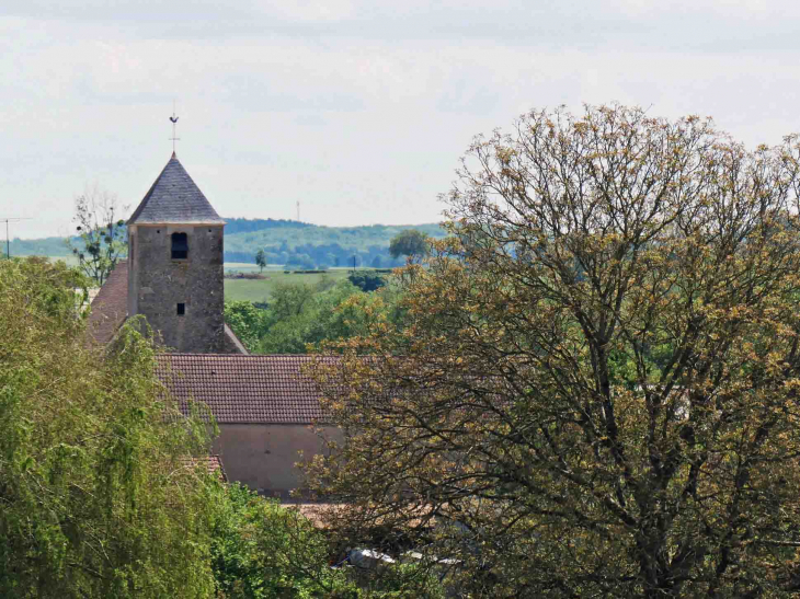 Vue sur l'église - Teigny