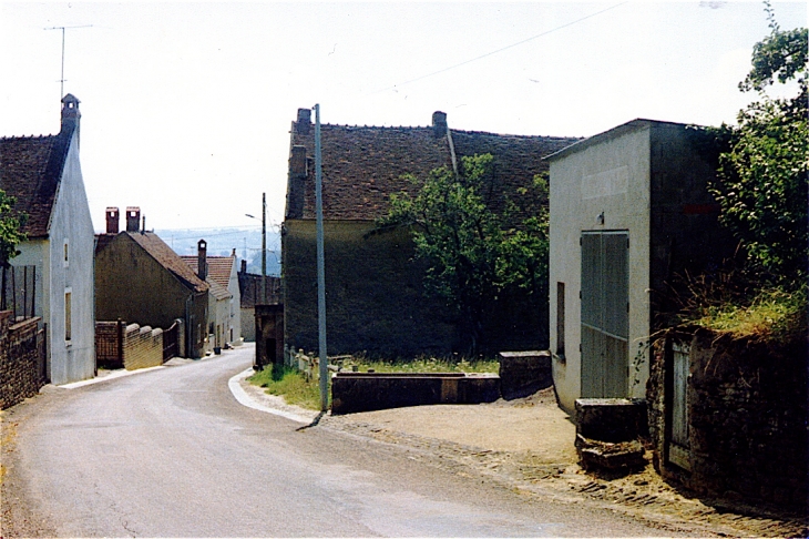 Route Neuve, en direction du  - Trucy-l'Orgueilleux