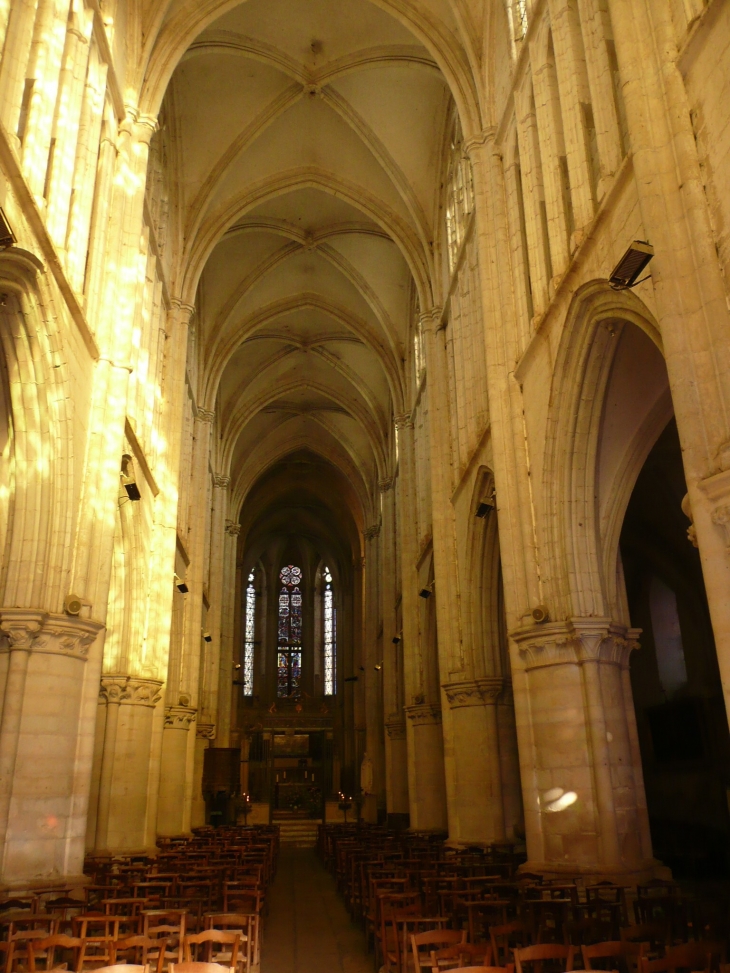 Nef de l'église Saint -Pierre - Varzy