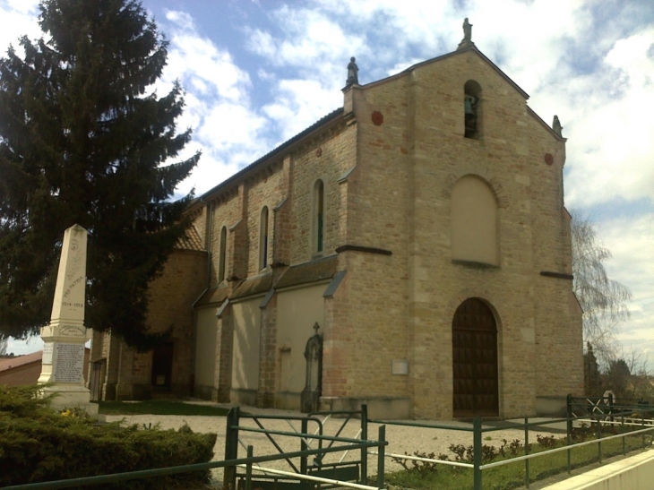 Eglise dont l'originalité est qu'elle ne possede pas de clocher. - Brienne