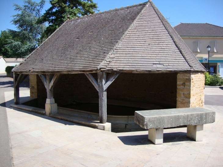 Buxy (71390) lavoir