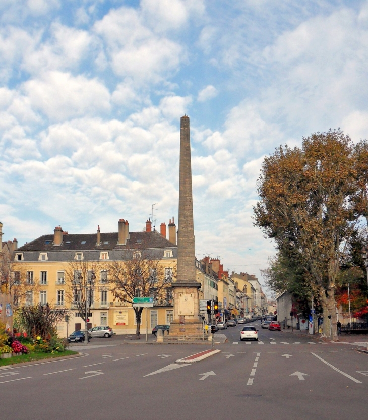 L'Obélisque. - Chalon-sur-Saône