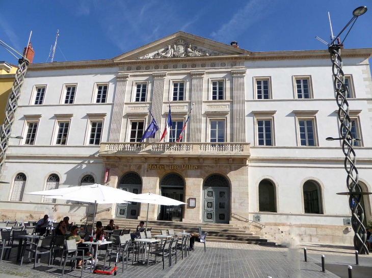 Devant l'hôtel de ville - Chalon-sur-Saône