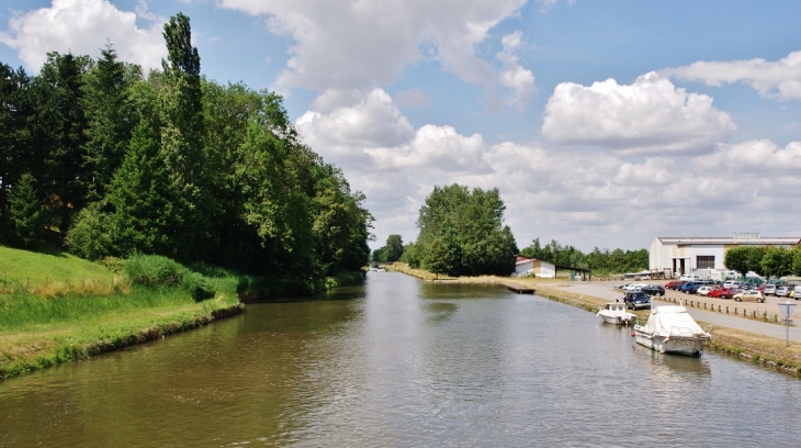 Le canal - Chambilly