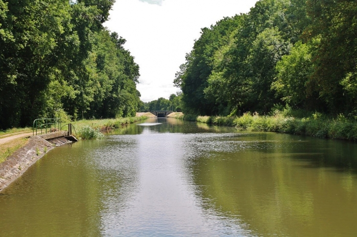 Le canal - Chambilly