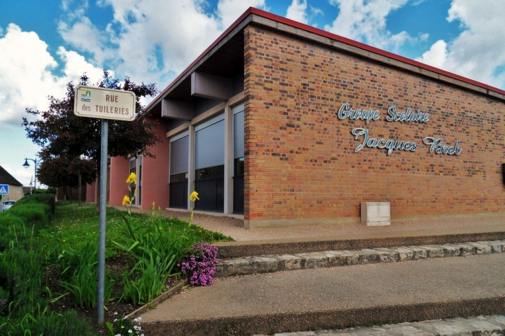 Chatenoy-en-Bresse:Groupe scolaire - Châtenoy-en-Bresse