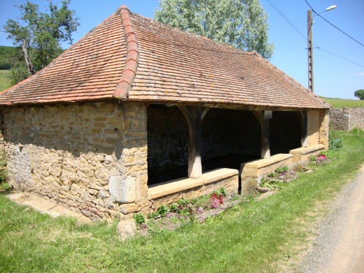 Chenôves (71940) lavoir