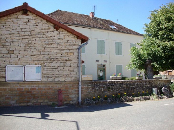 Cortevaix (71460) mairie-école