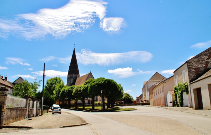 Le Village - Demigny