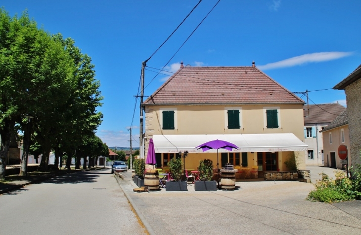 Le Village - Demigny