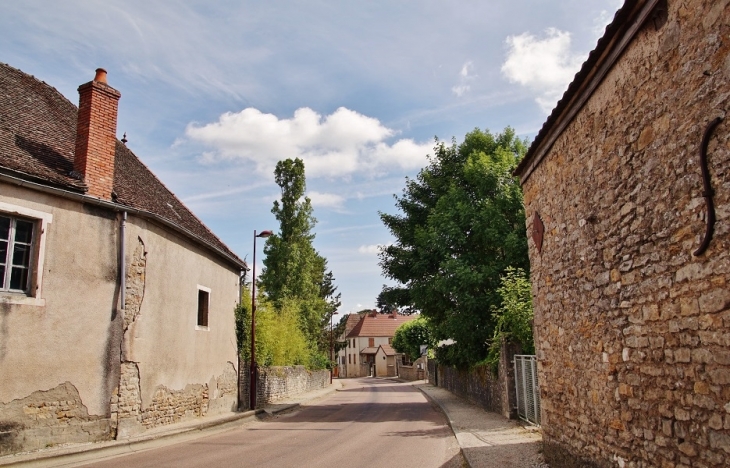 Le Village - Dennevy