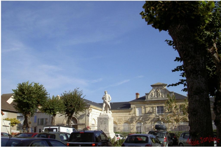 Givry 10 (Place de la Poste)