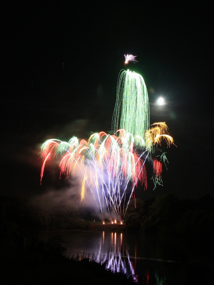 Feux d'artifice de la fête (aôut) - Iguerande