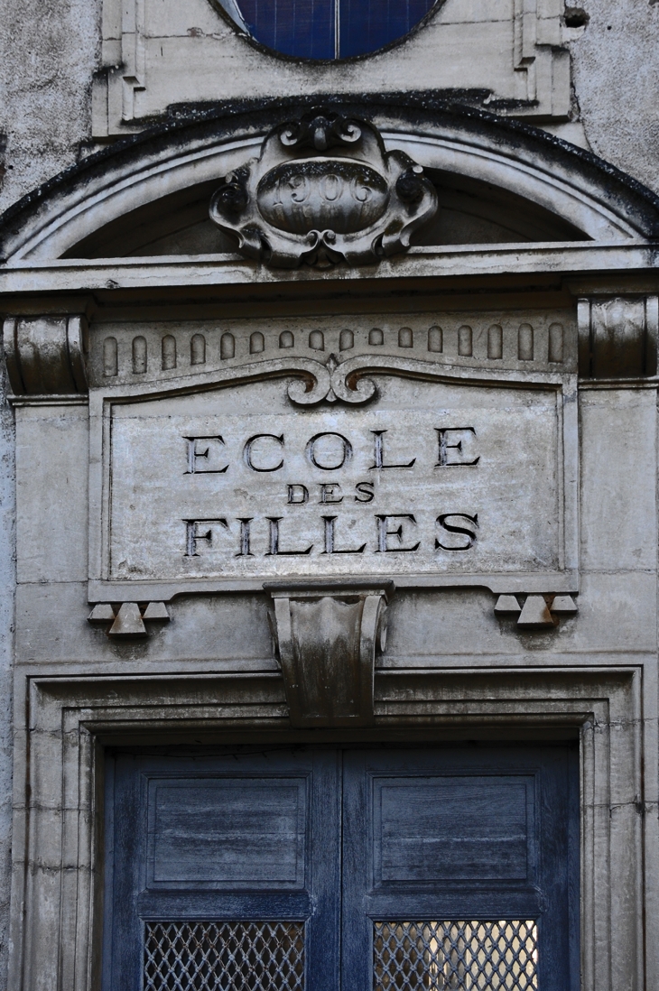 Porte d'entrée de l'ancienne école communale de filles - Joncy