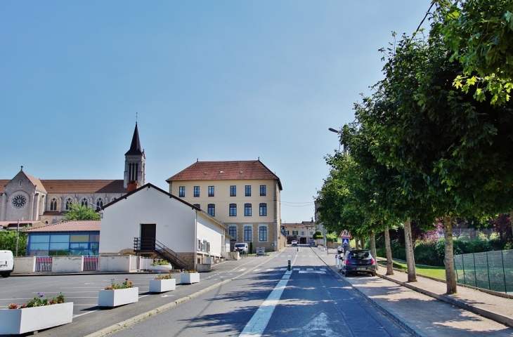 Le Village - La Chapelle-de-Guinchay