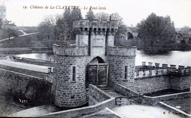 Château de La Clayette - Le Pont Levis, vers 1920 (carte postale ancienne).