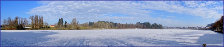 Le lac de La Clayette gelé