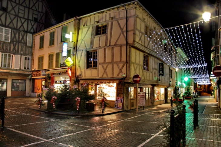 Place des halles - Marcigny