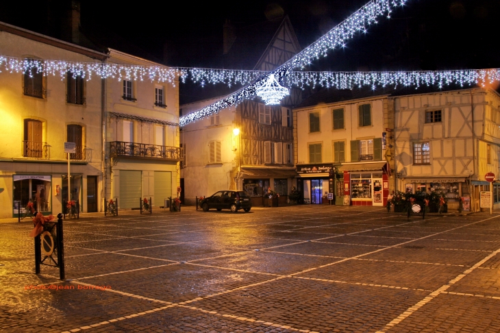 Place des halles  - Marcigny