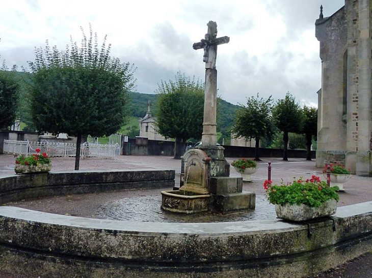 Le calvaire et la fontaine - Marmagne