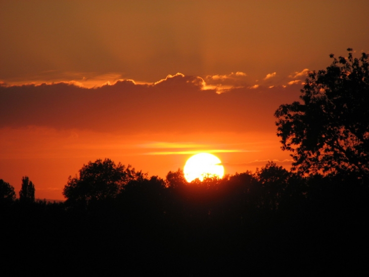 COUCHER DE SOLEIL A NAVILLY.