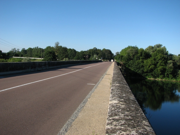 Le pont de Navilly