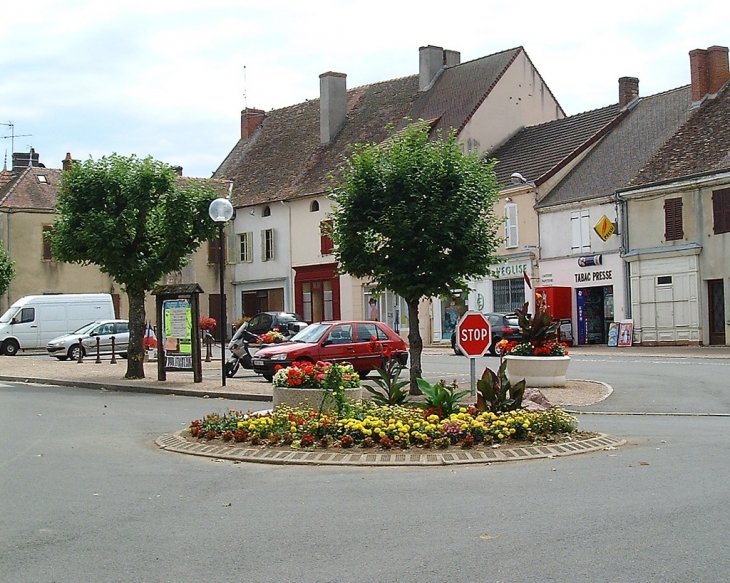 La place et ses commerces - Palinges