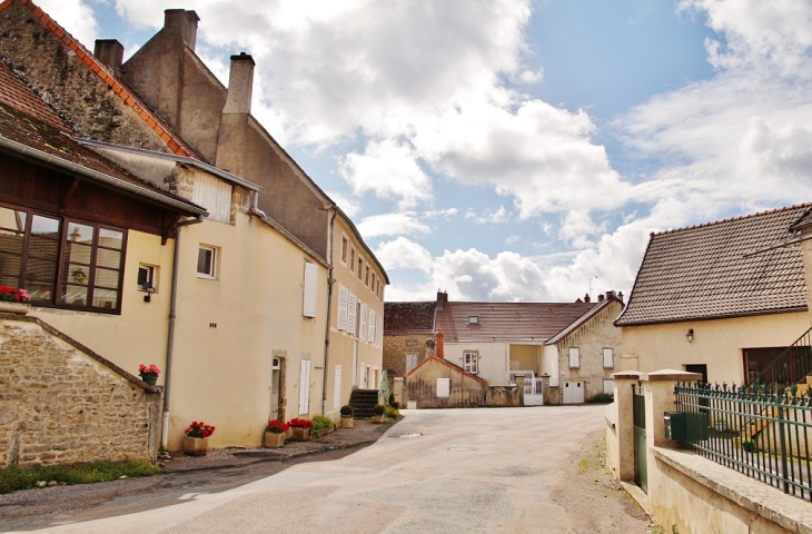 Le Village - Paris-l'Hôpital