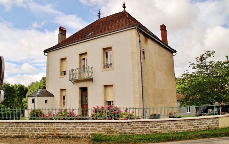 Le Village - Paris-l'Hôpital