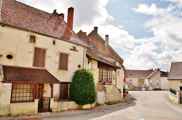 Le Village - Paris-l'Hôpital