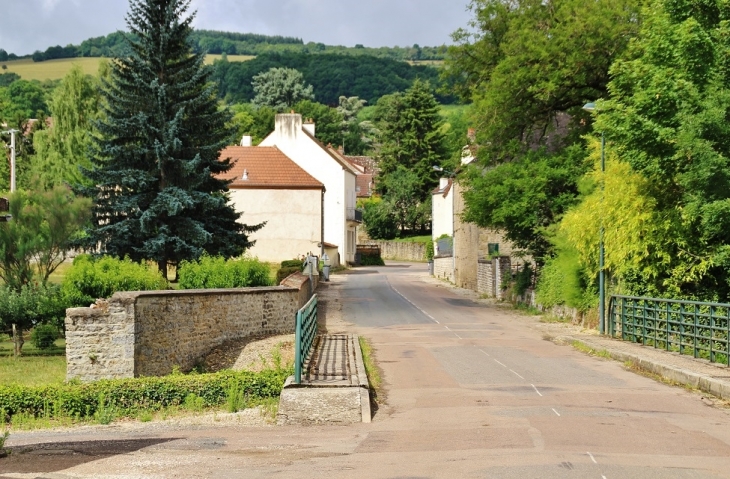 Le Village - Paris-l'Hôpital