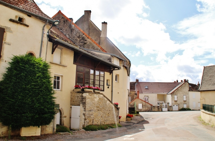 Le Village - Paris-l'Hôpital