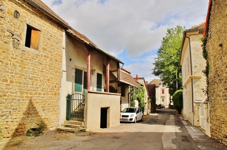 Le Village - Paris-l'Hôpital