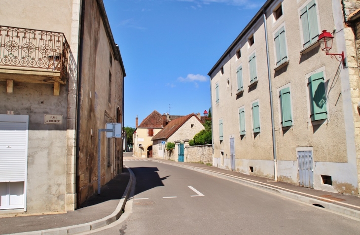 Le Village - Remigny