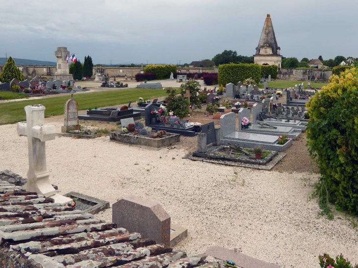 Le cimetière - Saint-Ambreuil