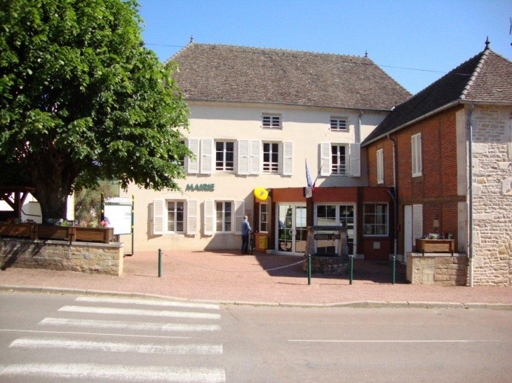 Saint-Désert (71390) la mairie