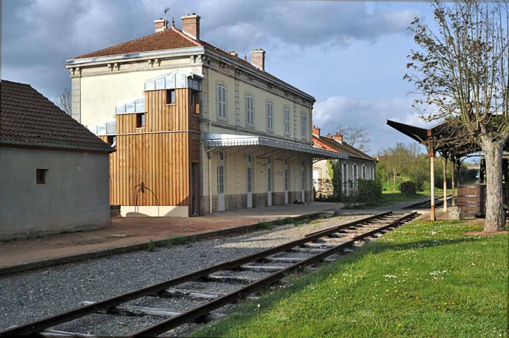 L'ancienne gare désaffectée. - Saint-Gengoux-le-National