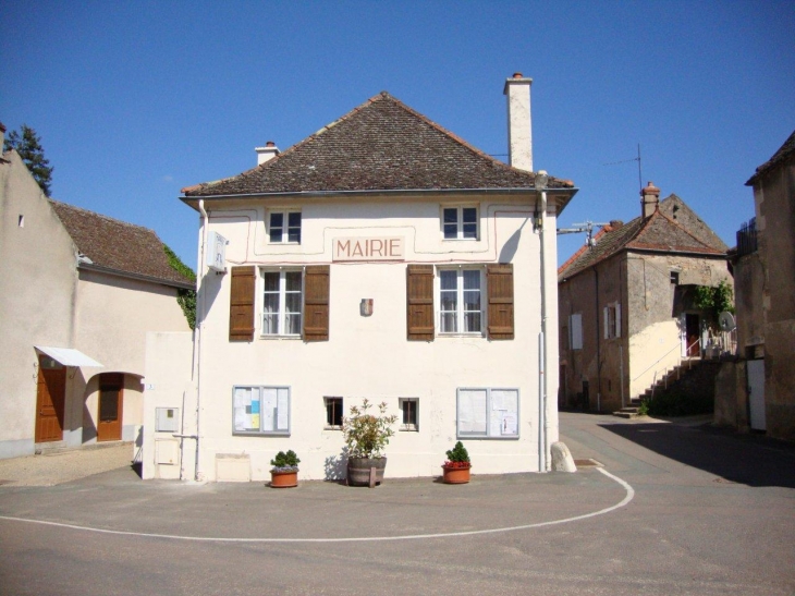 Saint-Jean-de-Vaux (71640) la mairie