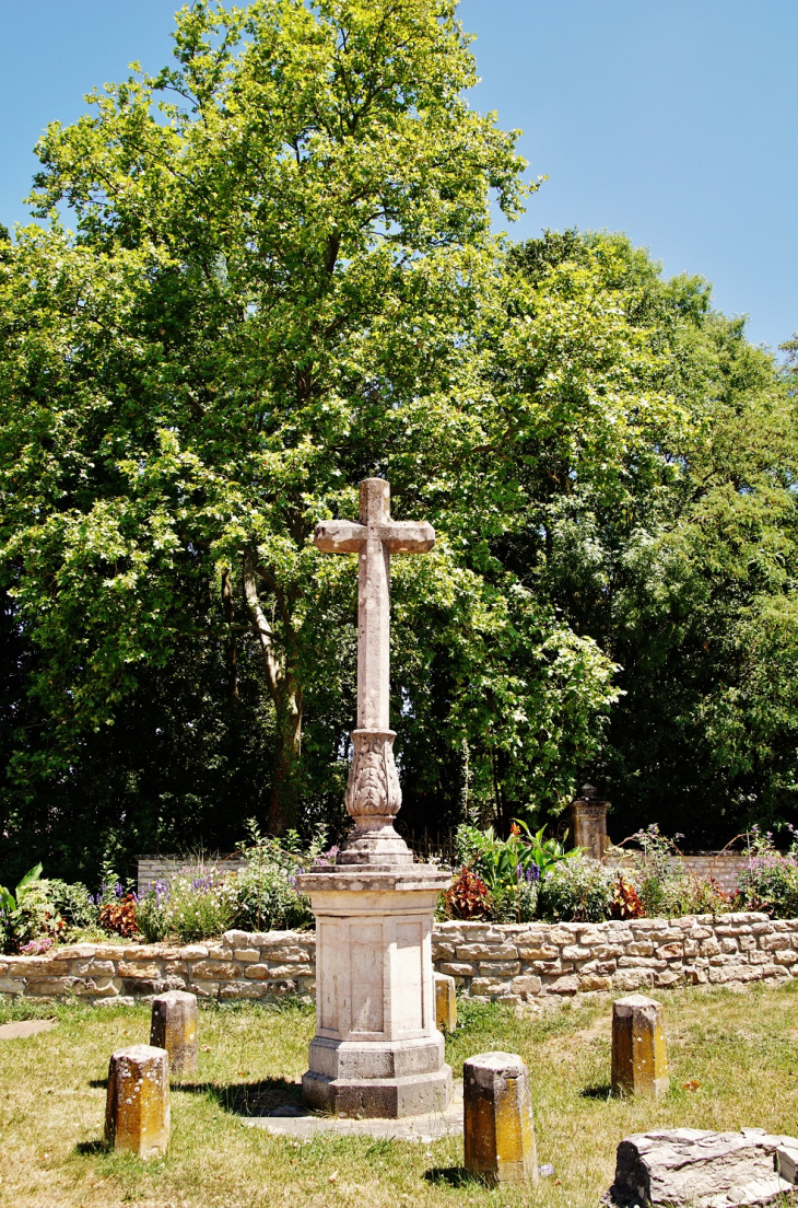 Croix - Saint-Loup-Géanges