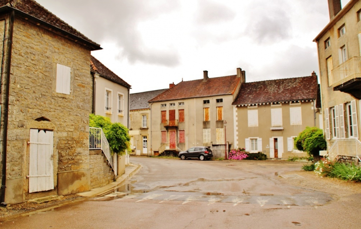 La Commune - Saint-Sernin-du-Plain