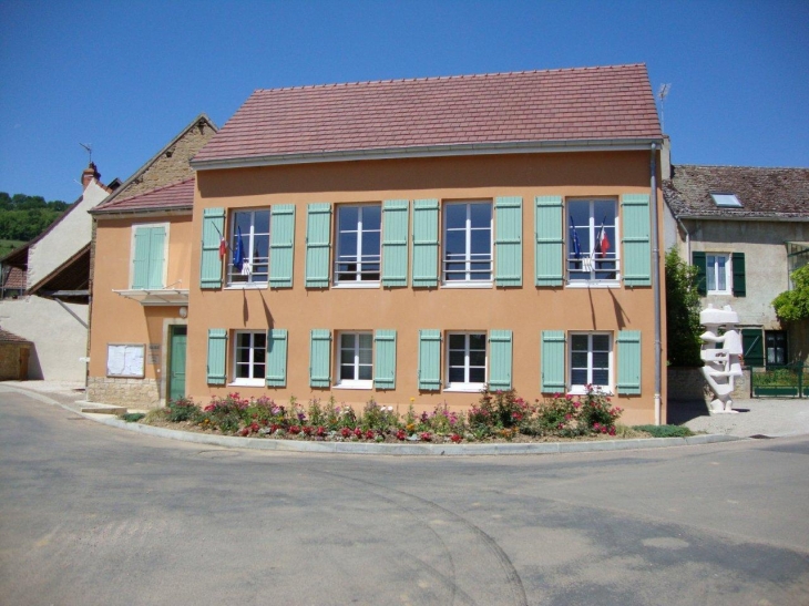 Saint-Vallerin (71390) la mairie