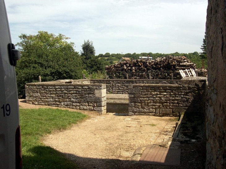 Lavoirs du Bourg - Sainte-Hélène